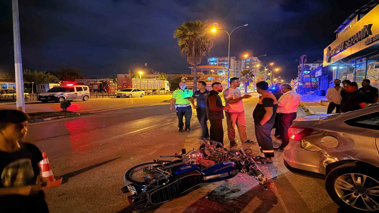 Osmaniyede motorsiklet ile otomobil çarpıştı: 2 kişi yaralandı