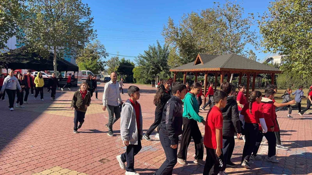 Osmaniyede öğrenciler afet tatbikatında bilinçlendirildi