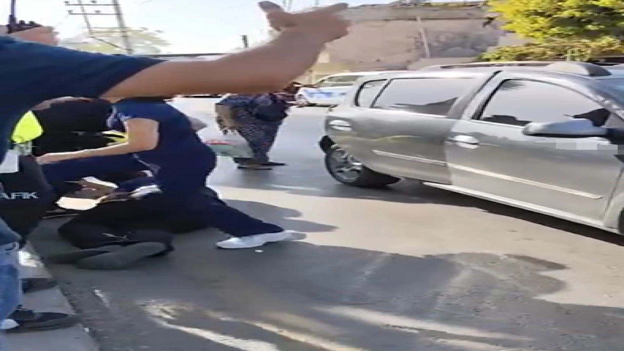 Otomobilin çarptığı polis memuru yaralandı