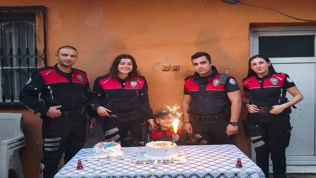 Polis sirenleri bu kez özel gereksinimli çocuğa sürpriz için çaldı