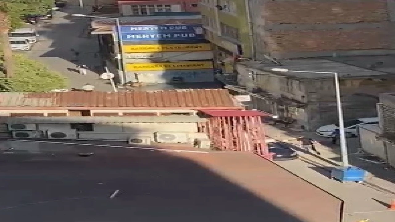 Pompalı tüfekle havaya ateş açıp kaçtı