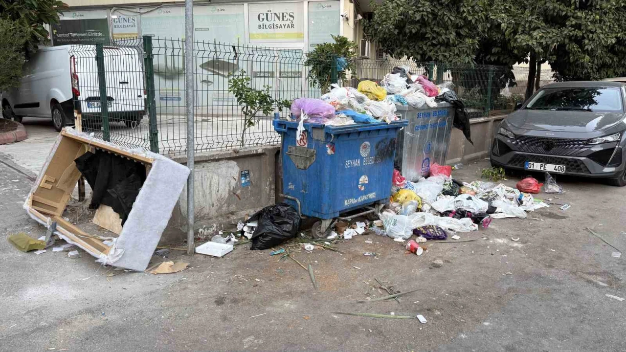 Seyhanda çöp birikintileri oluştu