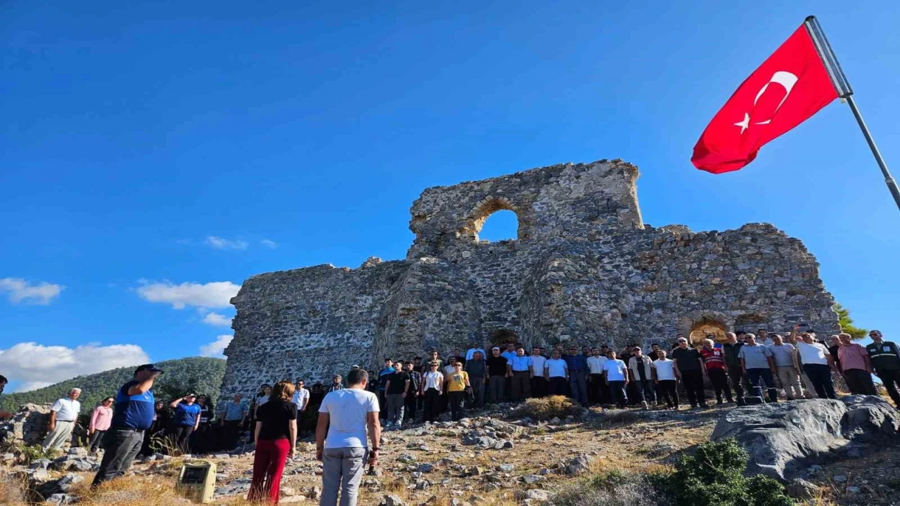 Softa Kalesinde Cumhuriyet Yürüyüşü ve Bayrak Değişimi Töreni gerçekleştirildi