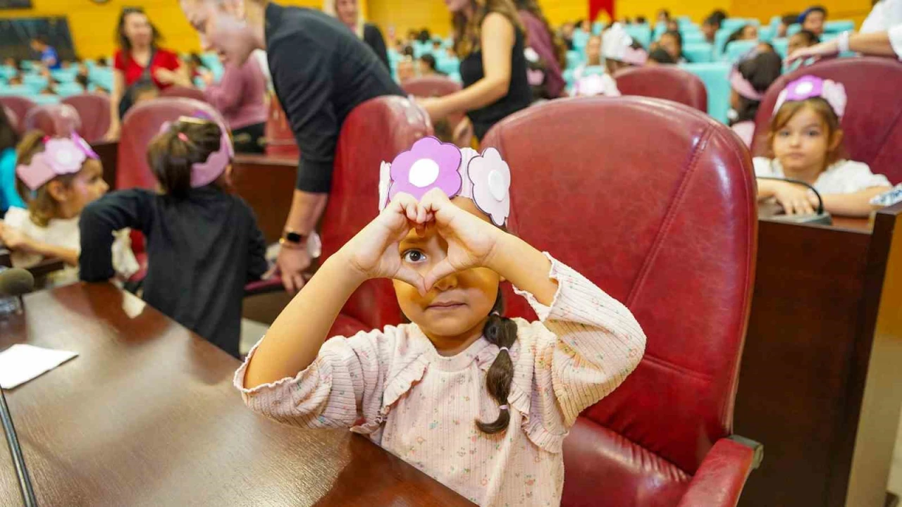 Tarsusta meclis koltukları bu kez kız çocuklarının oldu