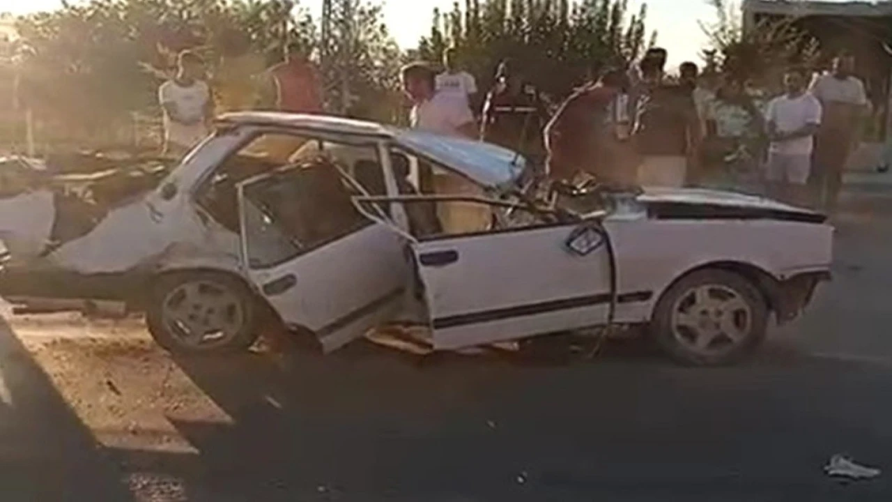 Tofaş hurdaya döndü: 2 yaralı