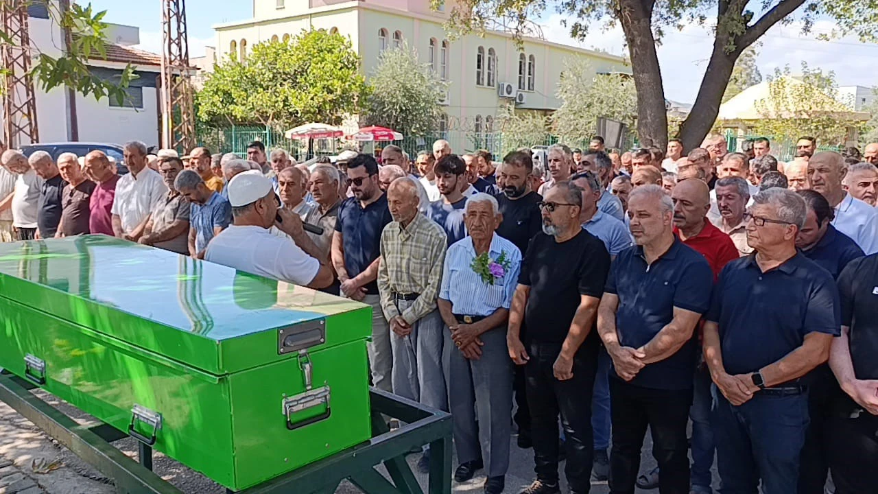 Trafik kazasında hayatını kaybeden doktor memleketi Kozanda son yolculuğuna uğurlandı