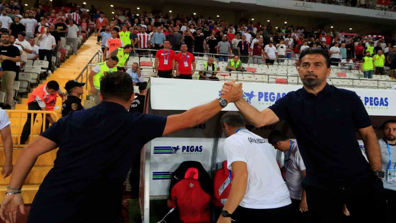 Trendyol Süper Lig: Antalyaspor: 1 - Çaykur Rizespor: 2 (İlk yarı)