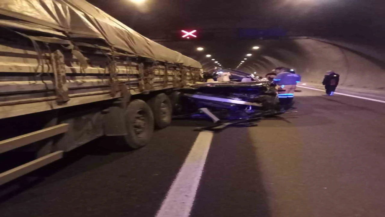 Tünelde trafik kazası: 1 ölü, 4 yaralı