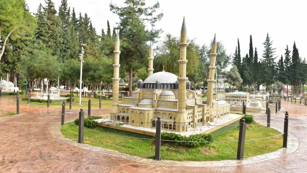 Türkiyenin 81 ilindeki mimari eserler minyatürleriyle sergileniyor