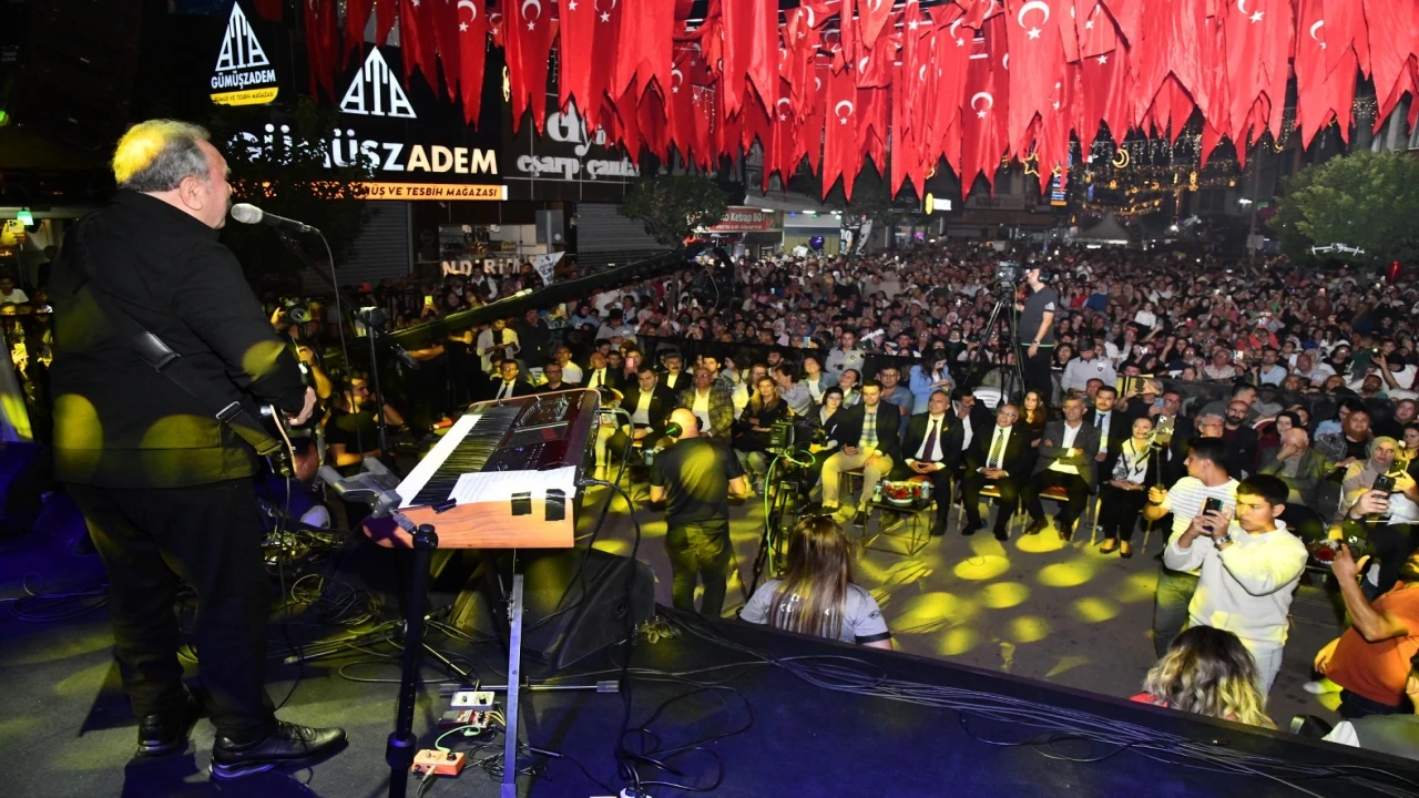 Ümit Besenden memleketi Osmaniyede muhteşem konser