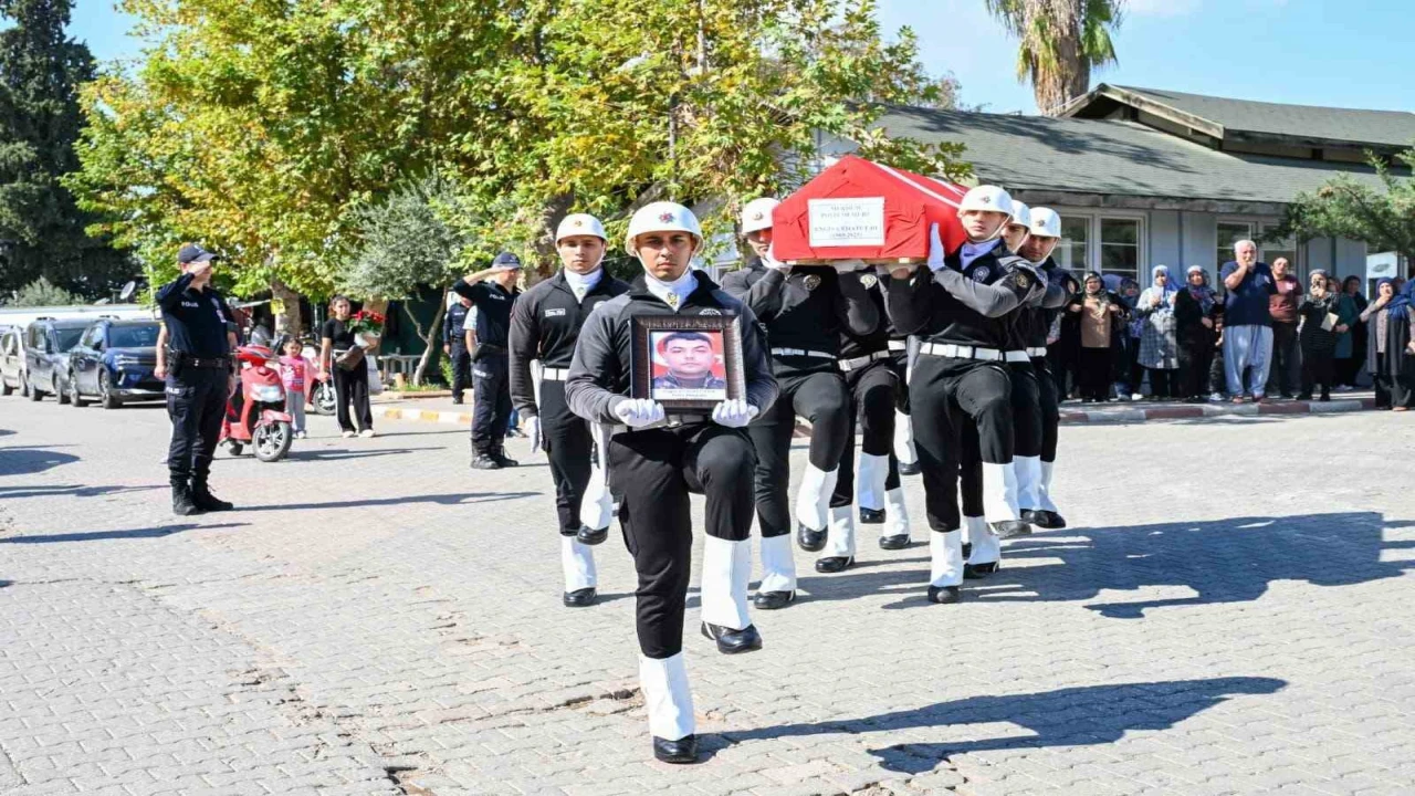 Yangında ölen polis memuru Adanada toprağa verildi