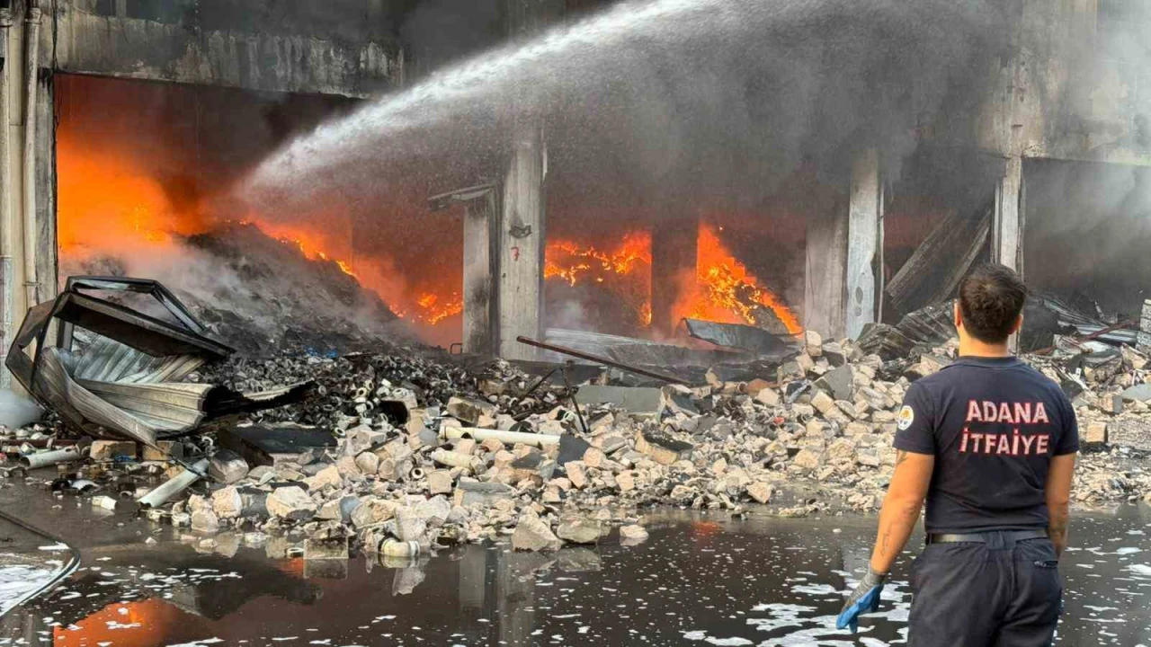 Adanada hırdavat dükkanında çıkan yangın, kontrol altına alındı