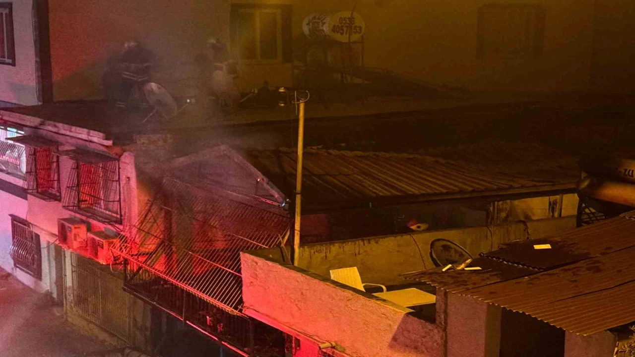 Adanada müstakil ev alev alev yandı