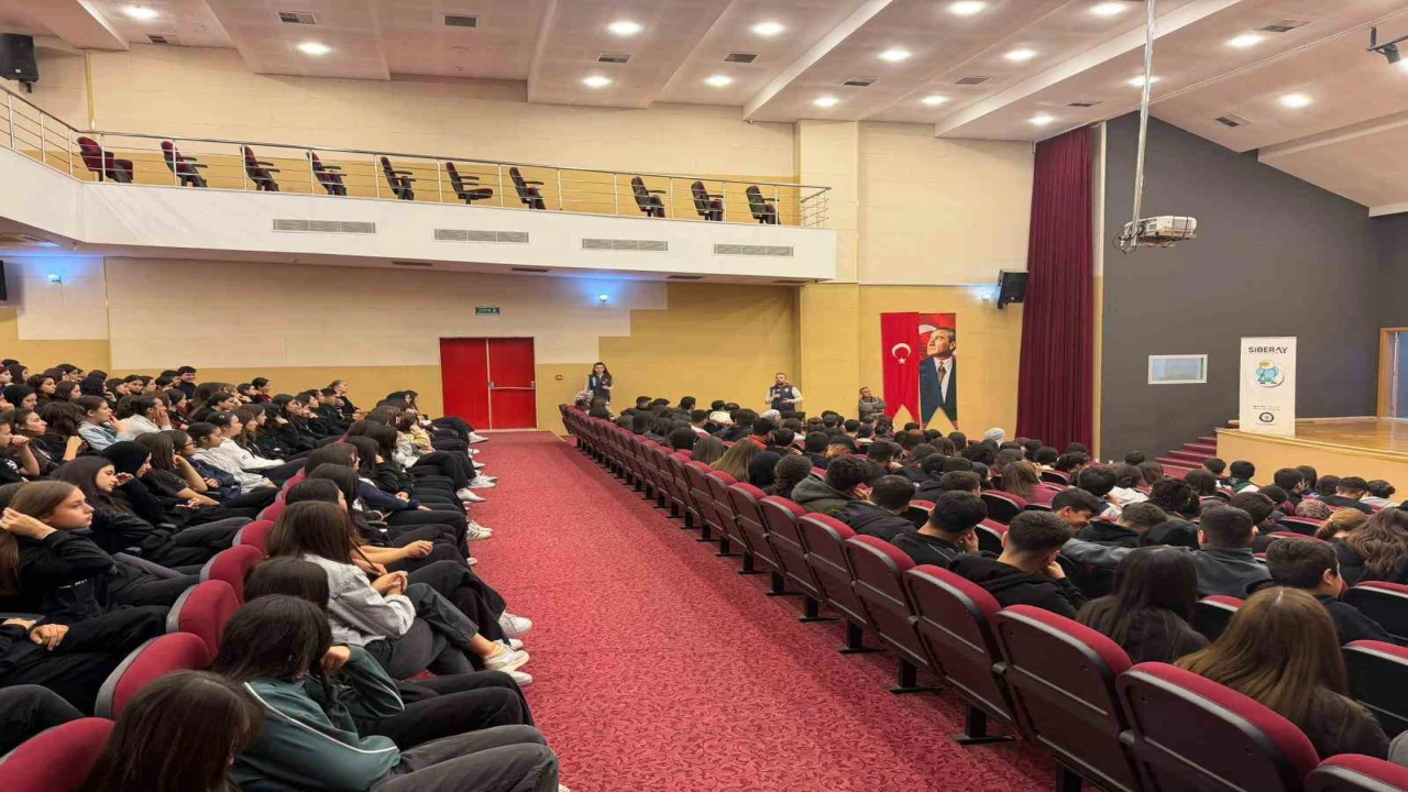 Adanada öğrencilere dijital güvenlik eğitimi verildi