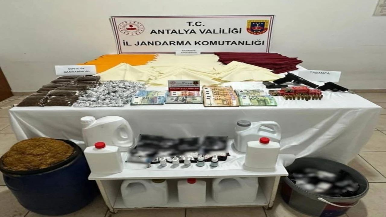 Alanyada uyuşturucu operasyonu: 4 şüphelinin evine baskın