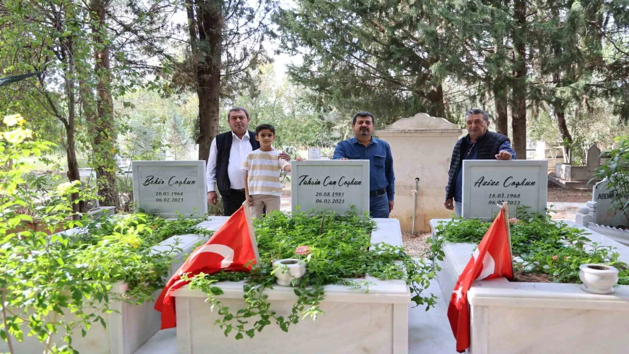 Alpargün Apartmanında karar çıktı, hayatını kaybedenlerin yakınları kabir başlarında