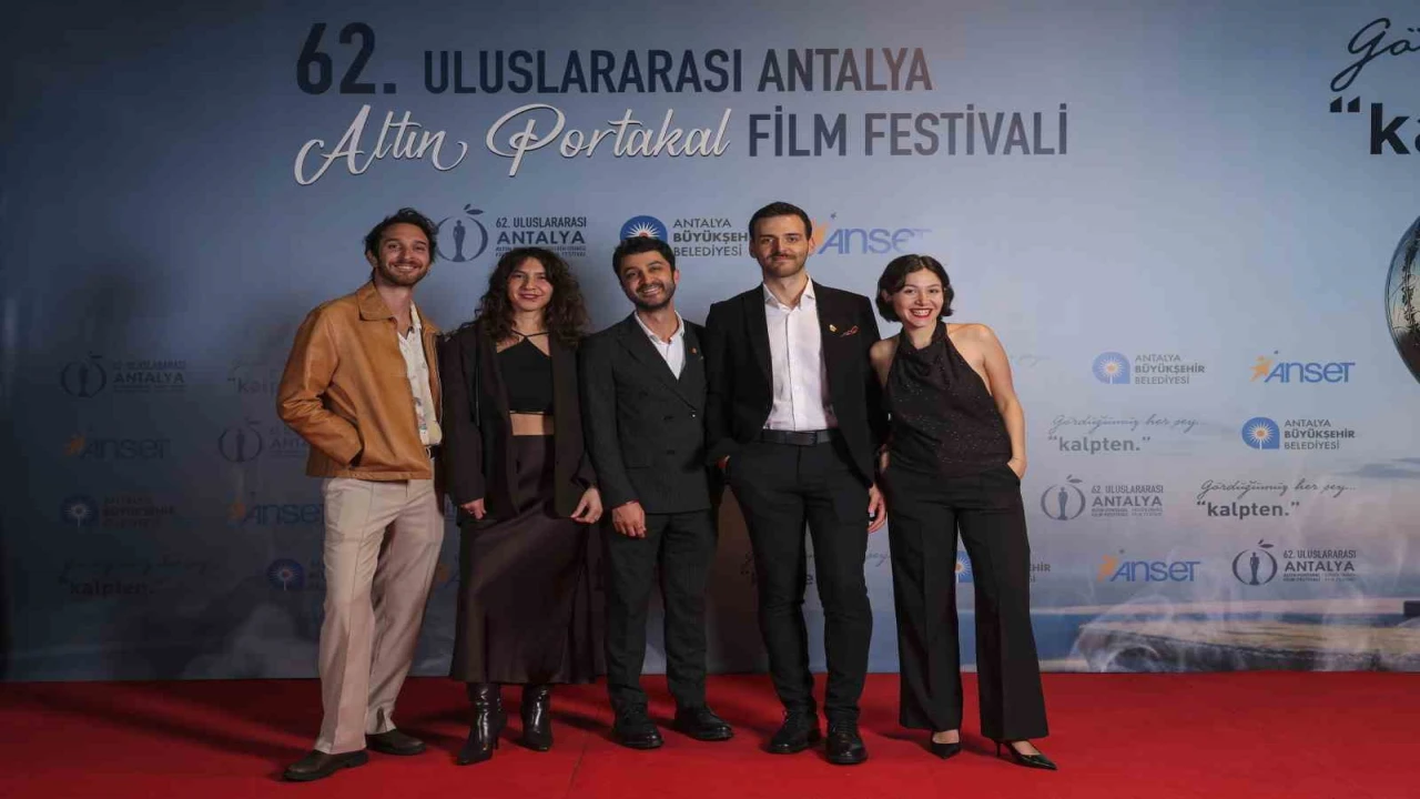 Altın Portakalın kapanışında sinemanın yıldızları kırmızı halıda buluştu