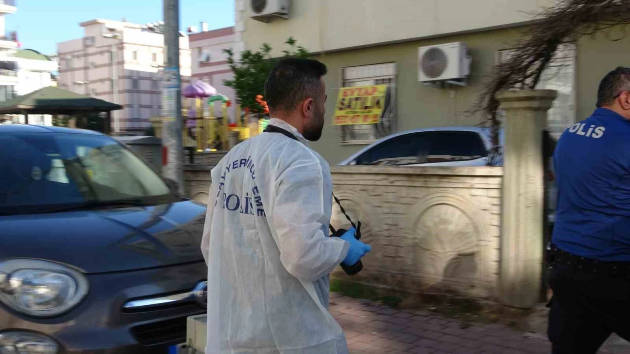 Antalyada 30 yaşındaki genç evinde ölü bulundu