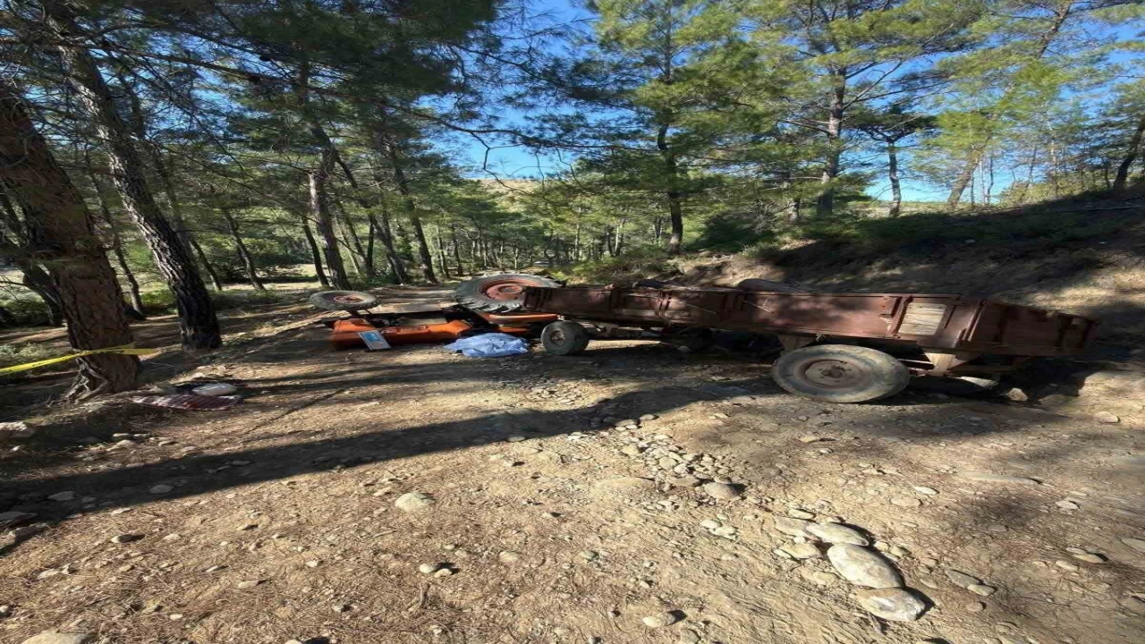 Antalyada devrilen traktörün altında kalan sürücü hayatını kaybetti