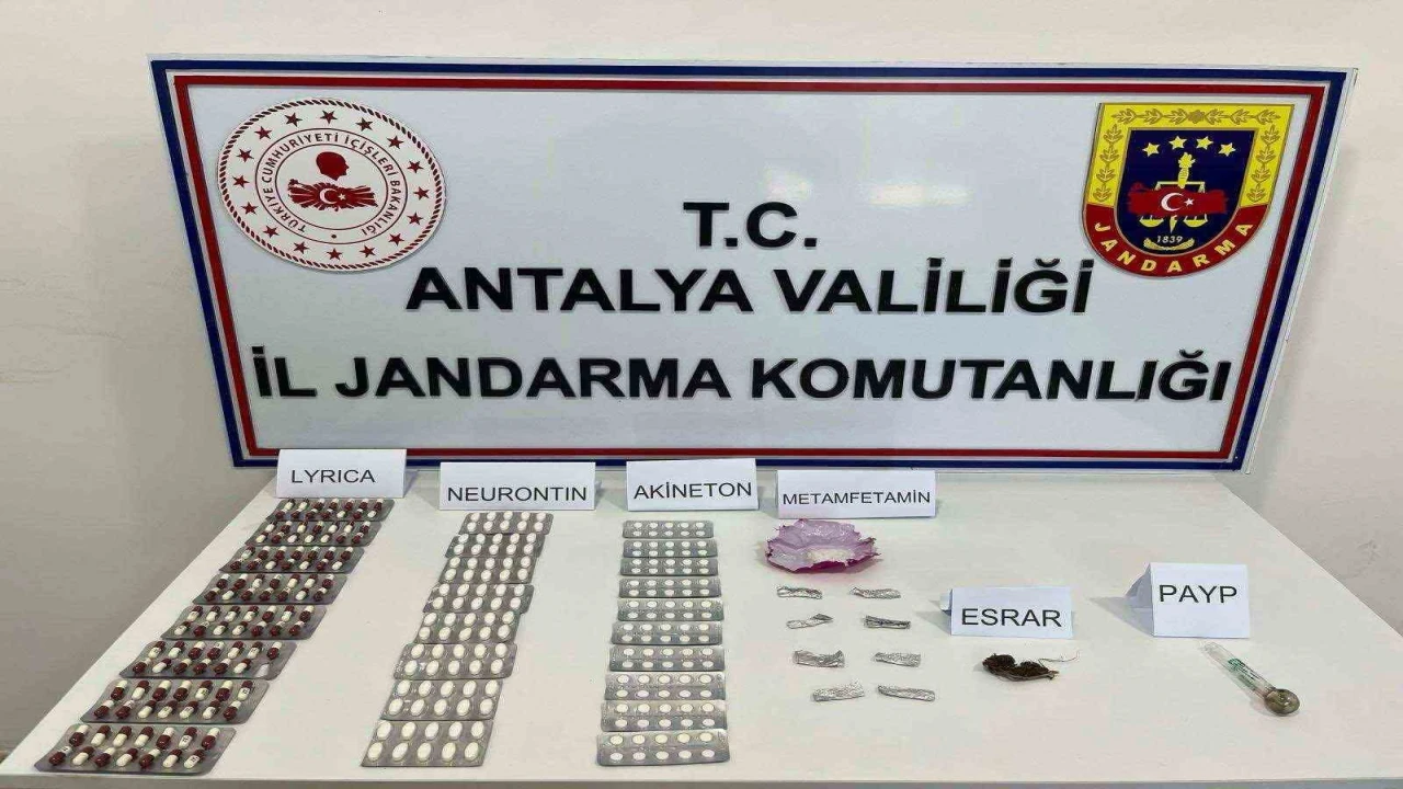 Antalyada sentetik hap ve esrar ele geçirildi