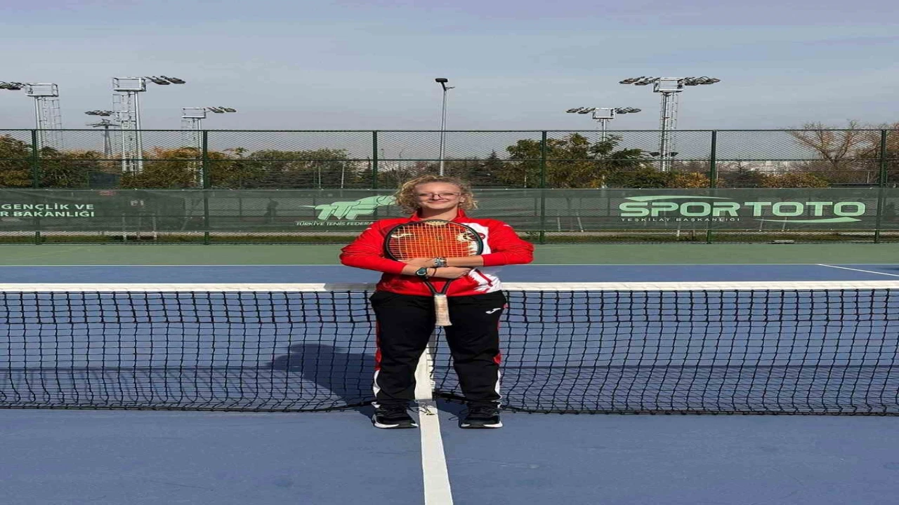 Antalyalı 16 yaşındaki tenisçi Zeynepsu, Tokyo Olimpiyatları için milli formayı giydi