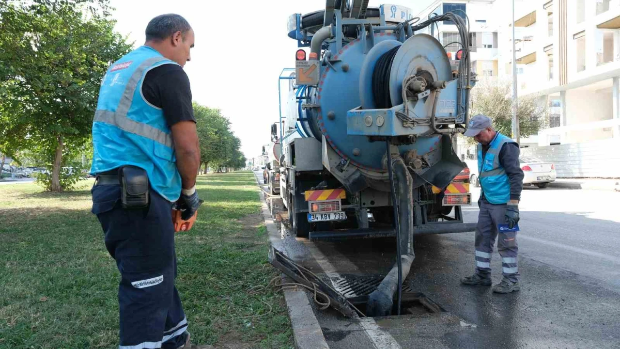 ASAT, Kepezde yağmur suyu hatlarını temizliyor