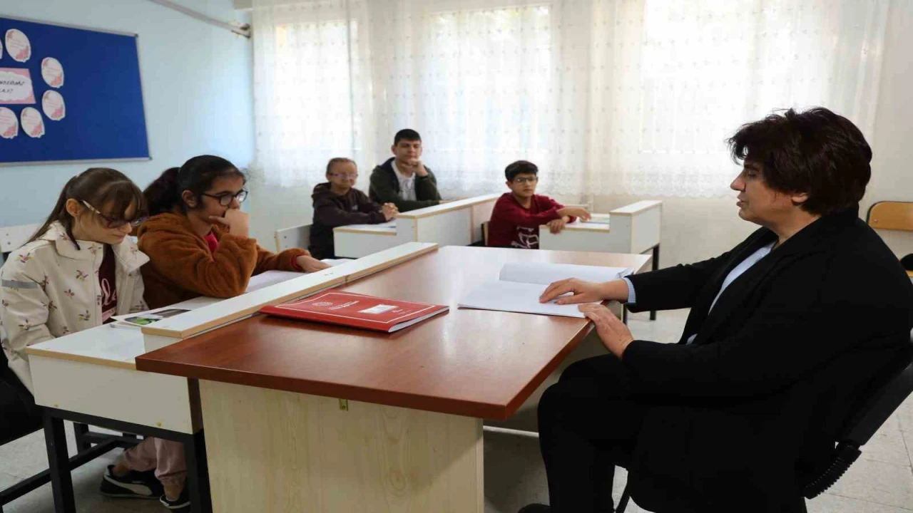 Azmin zaferi; görme engelli Züleyha öğretmen 22 yılda kendi gibi 300 öğrenciye ışık oldu