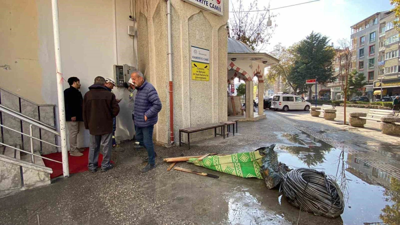 Burdurda cami minaresinde yangın korkuttu