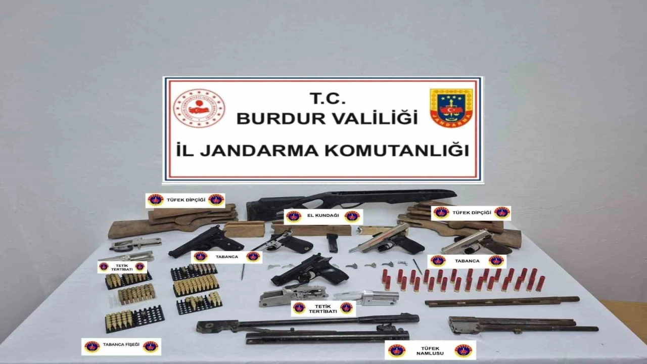 Burdurda silah ve tarihi eser kaçakçılığı operasyonu