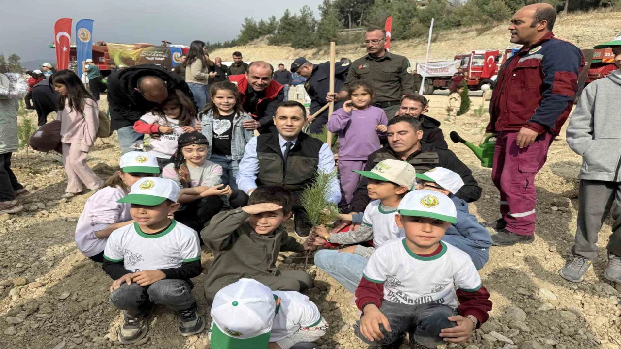 Çamlıyaylada geleceğe nefes olacak fidanlar toprakla buluştu