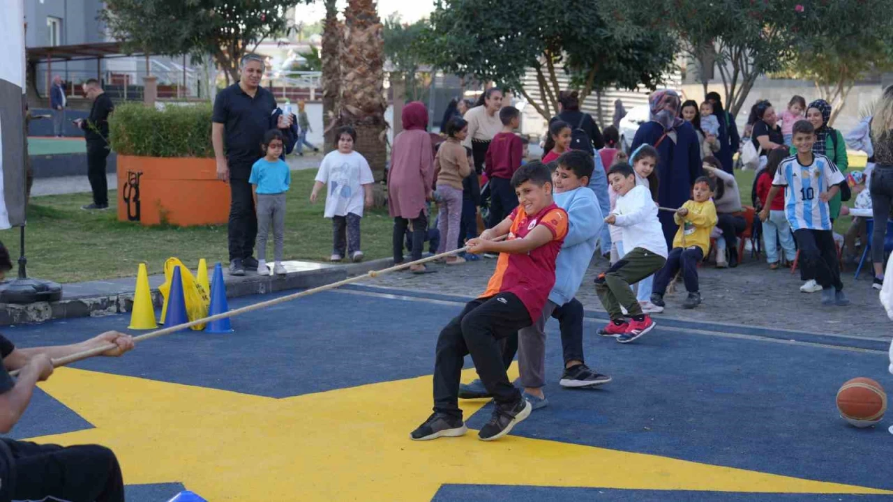 Çocuk Hakları Günü Tarsusta 3 farklı noktada coşkuyla kutlandı