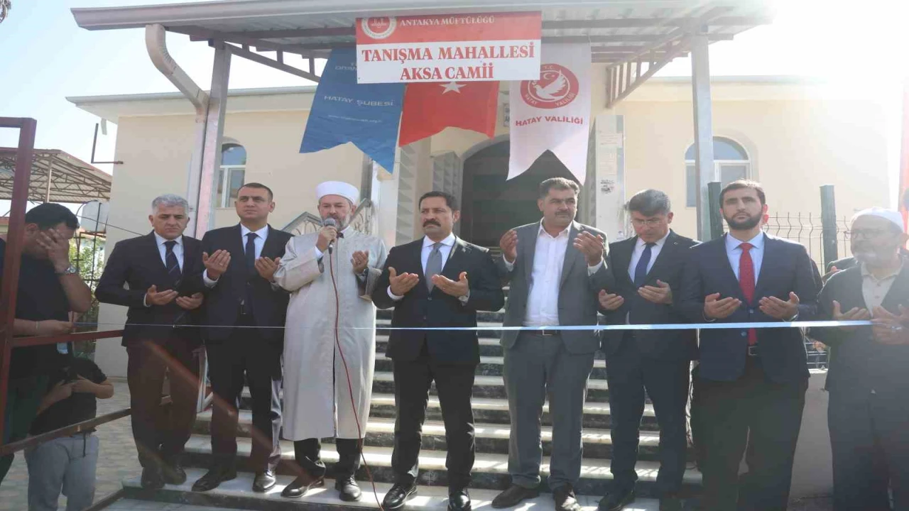 Depremin yıktığı kentte inşası tamamlanan 107nci cami ibadete açıldı