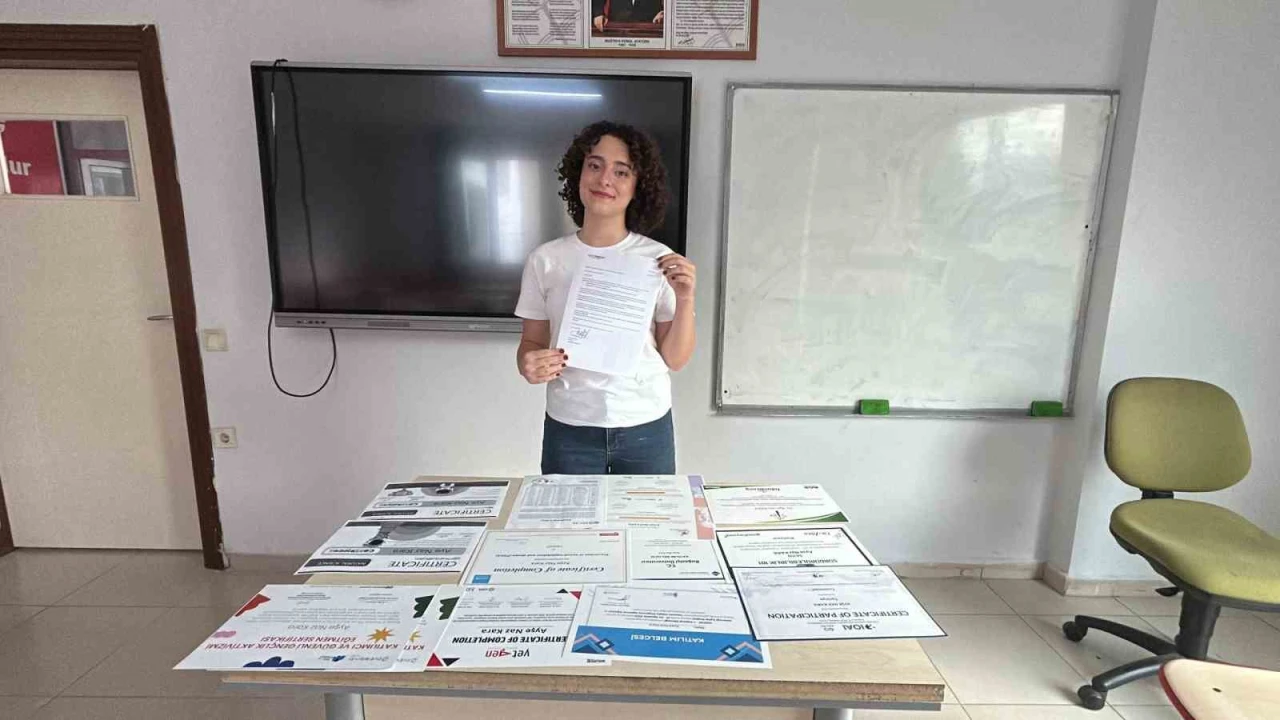 Ders çalışırken yemek yemeyi bile unuttum diyen Ayşe Naz, Amerikan Rice Üniversitesinden ve NASAdan eğitim daveti aldı