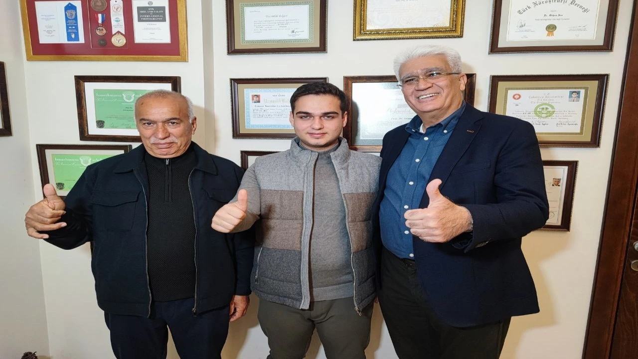 Doktorların 17 yıl önce ameliyat olmazsa ölür dediği çocuk doğru teşhisle hayata tutundu