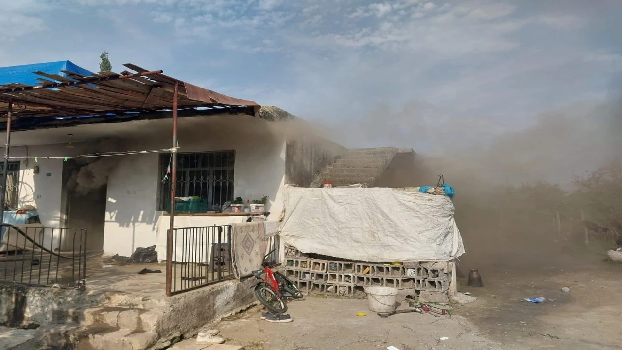 Dörtyolda müstakil ev yandı