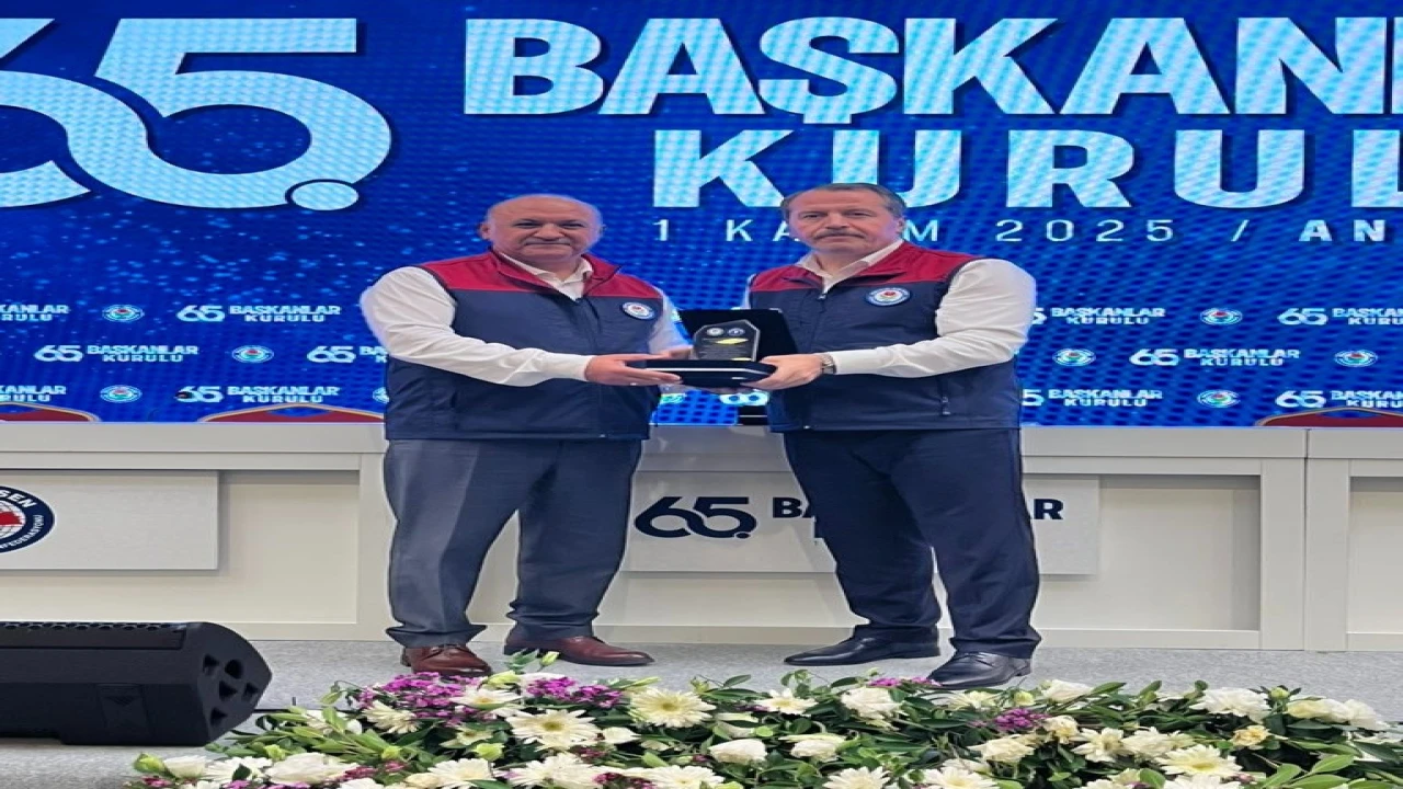 Eğitim Bir Sen Antalya Şubesine plaket
