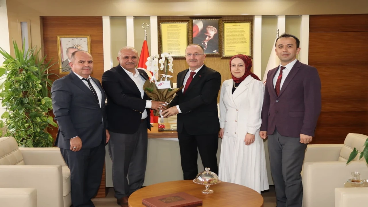 Eğitim Bir Senden Milli Eğitim Müdürüne 24 Kasım jesti