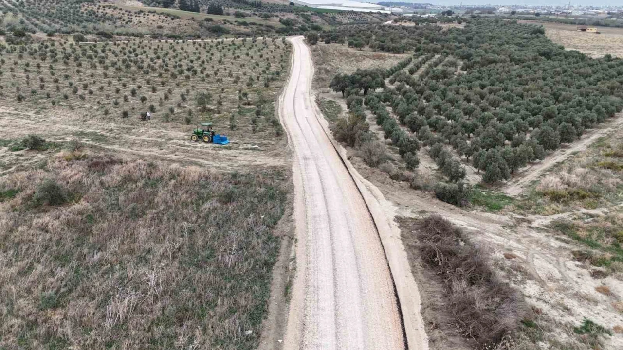 Hatay Büyükşehir Belediyesi, Arsuzda 6 kilometrelik yolu yeniledi