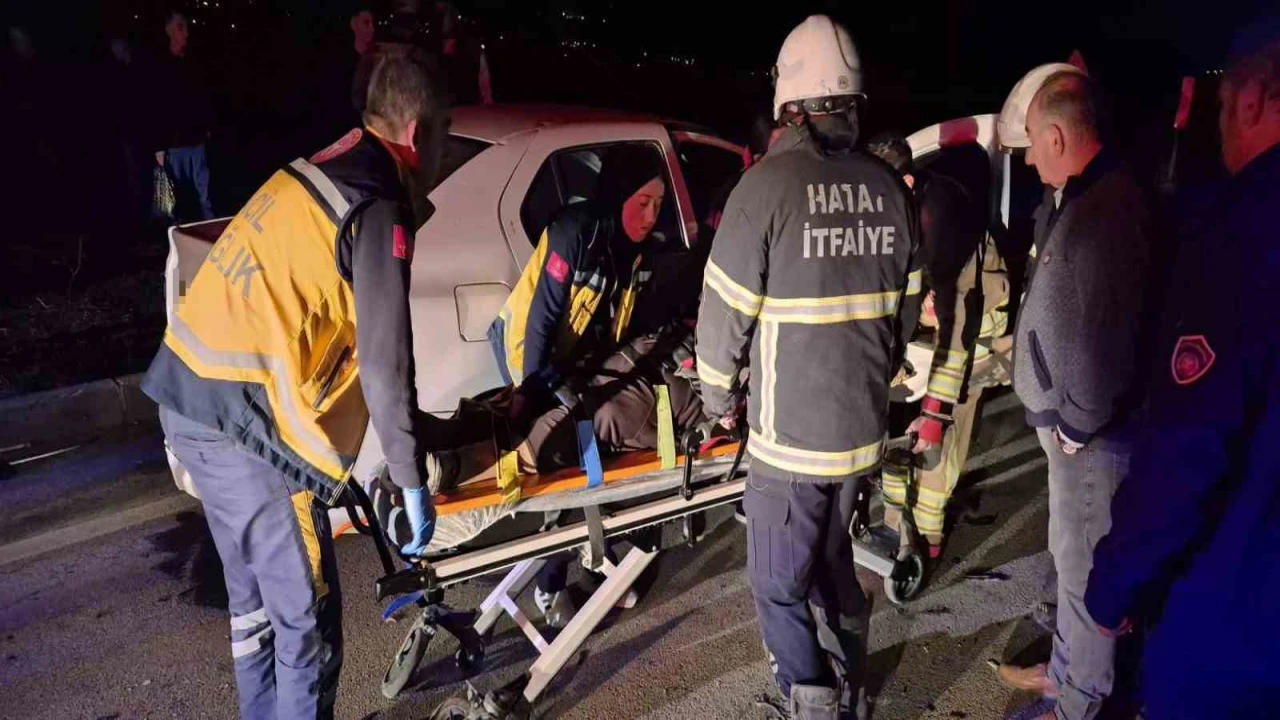 Hatayda iki otomobil çarpıştı: 4 kişi yaralandı