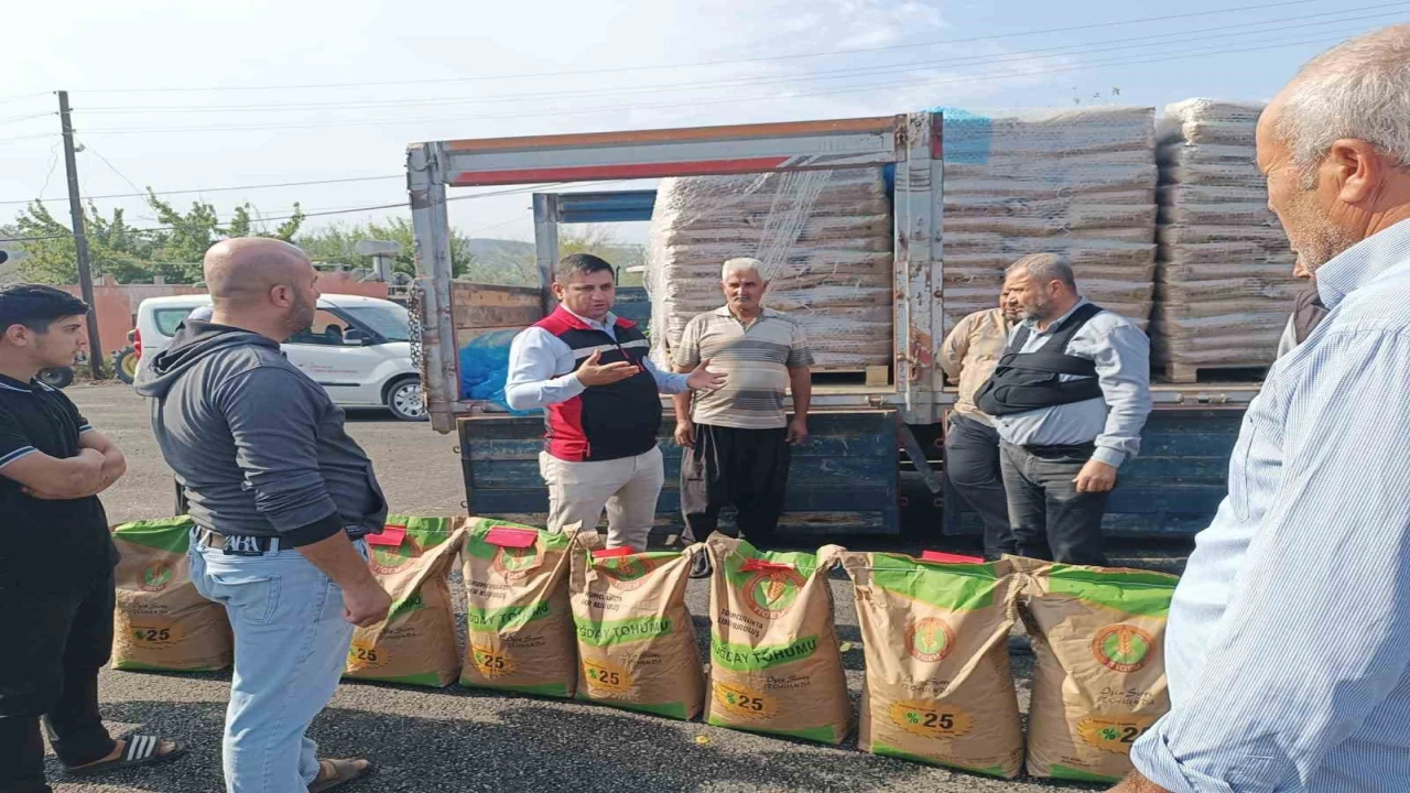 İmamoğlunda yangından etkilenen üreticilere buğday tohumu desteği