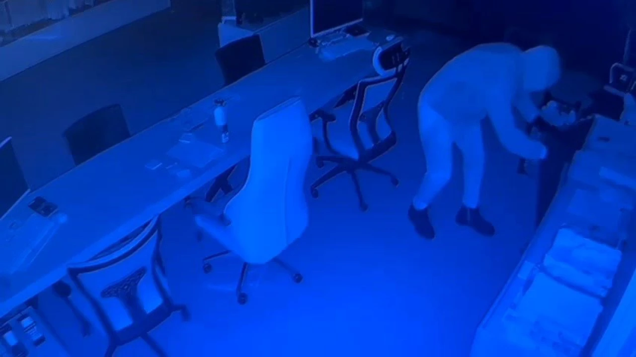 İş yerinin kasasından 1 milyon TL değerinde döviz çalan hırsız, eski çalışanı çıktı