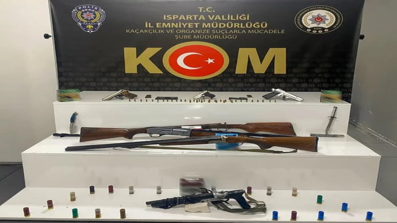 Ispartada yasa dışı silah ve mühimmat ele geçirdi