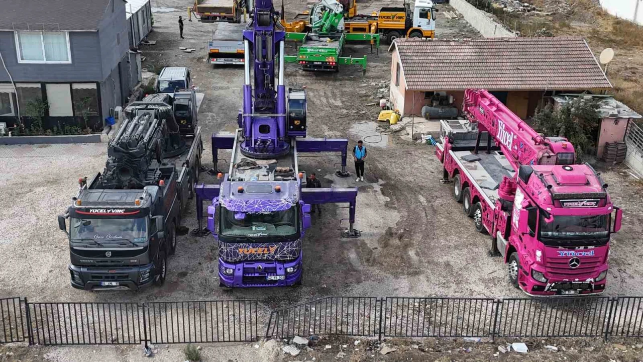 Kızının ‘Baba bizim de pembe vincimiz olsun sözlerinden ilham alarak vinçlerini rengarenk hale getirerek inşaat sektörüne renk kattı