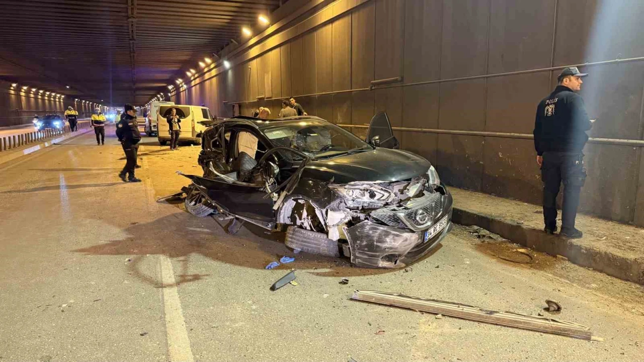 Kontrolden çıkan cip, hafif ticari araçla çarpıştı: 2 ölü, 1 yaralı