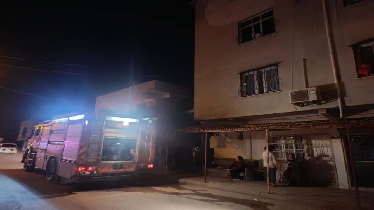 Kozanda ikamet yangını: 4 kişi dumandan etkilendi