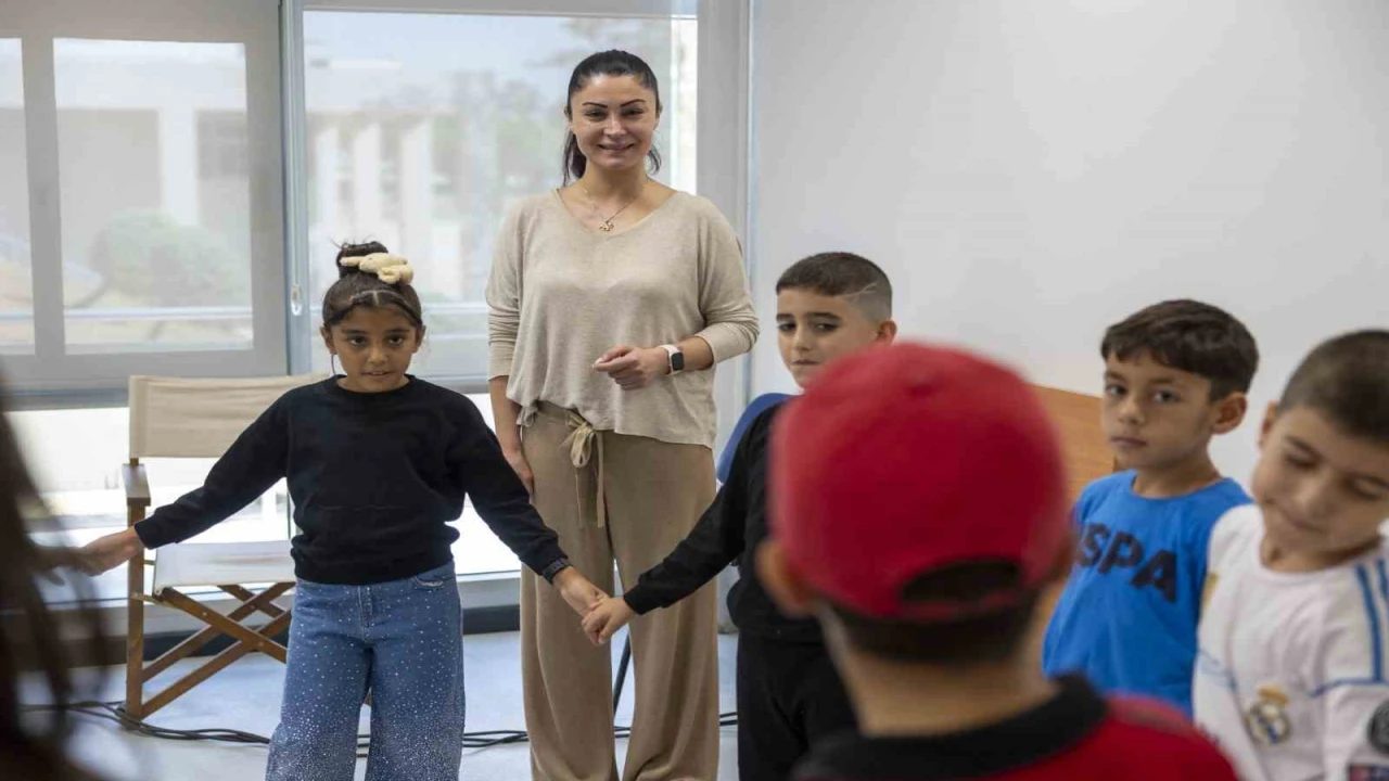 Mersinde ücretsiz tiyatro kursuna yoğun ilgi