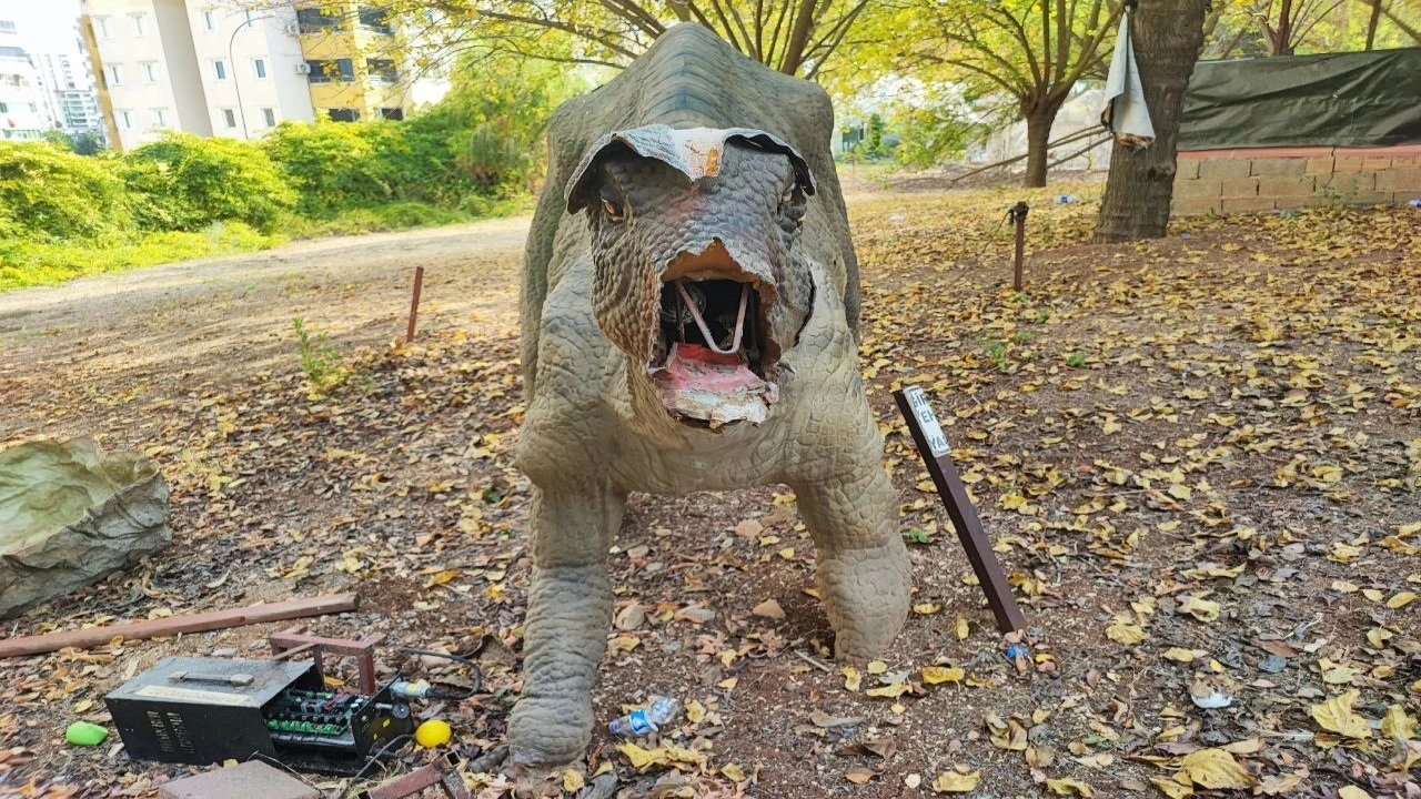 Milyonlarca lira harcanan Dinazor Park çürümeye terk edildi