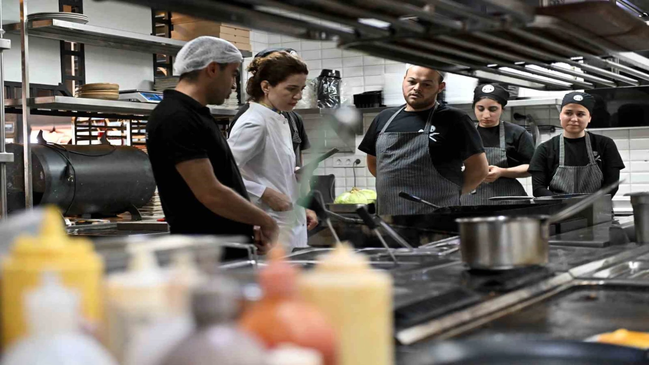 Muratpaşada 50 işletmeye Gold Town hijyen bilgilendirmesi yapıldı