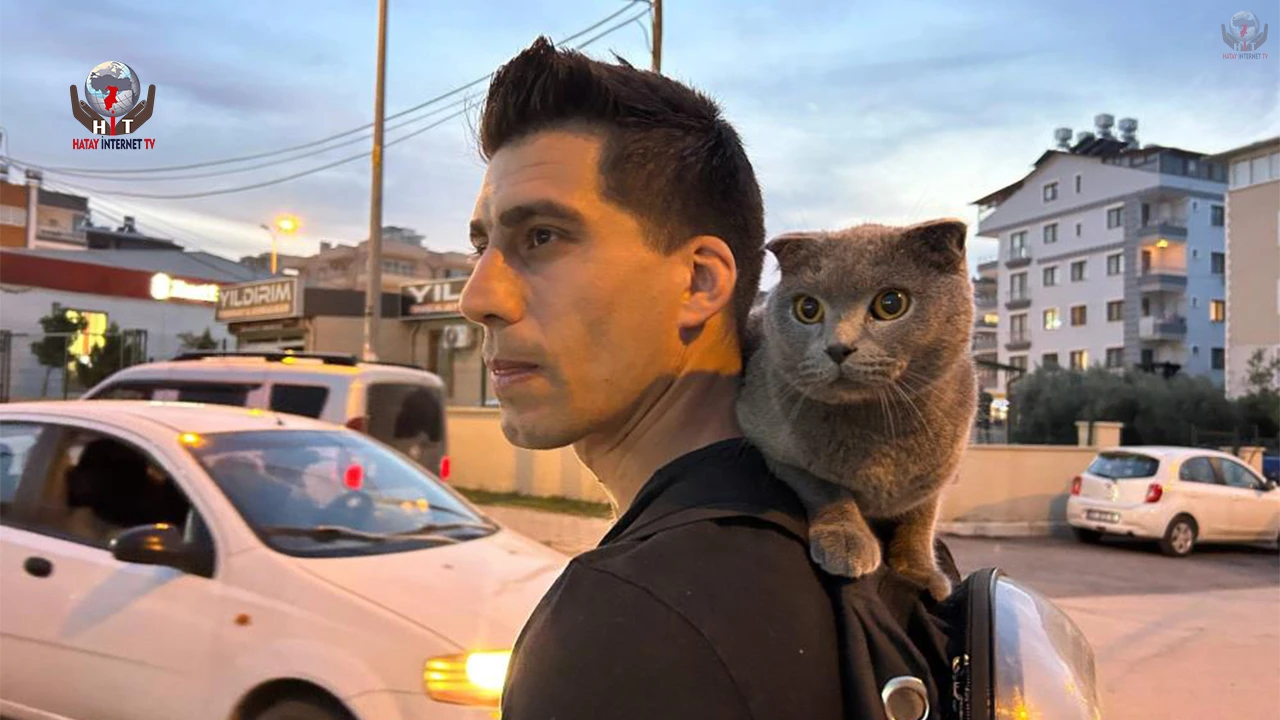 ‘Nasıl kaçmıyor’ diyenler olsa da ‘Duman’ sahibinin omzunda kenti turluyor