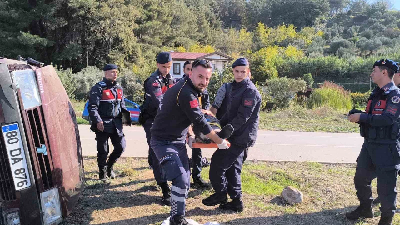 Osmaniyede devrilen otomolin sürücüsü yaralandı